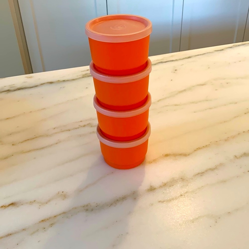 4 Tupperware containers